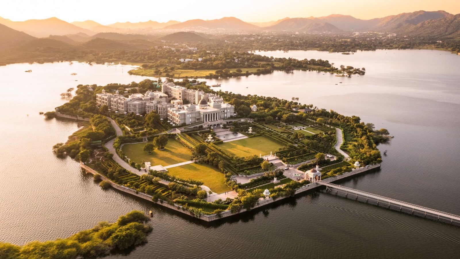 revel-in-a-unique-blend-of-luxury-and-tradition-at-raffles-udaipur