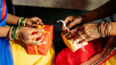 Wedding Gift Ideas For That Jetsetter Couple Who Loves To Travel The World