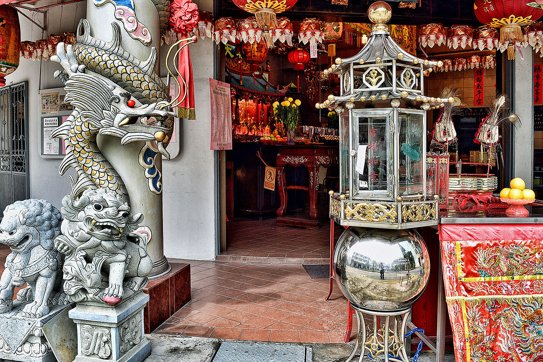 Qi Tian Gong Temple