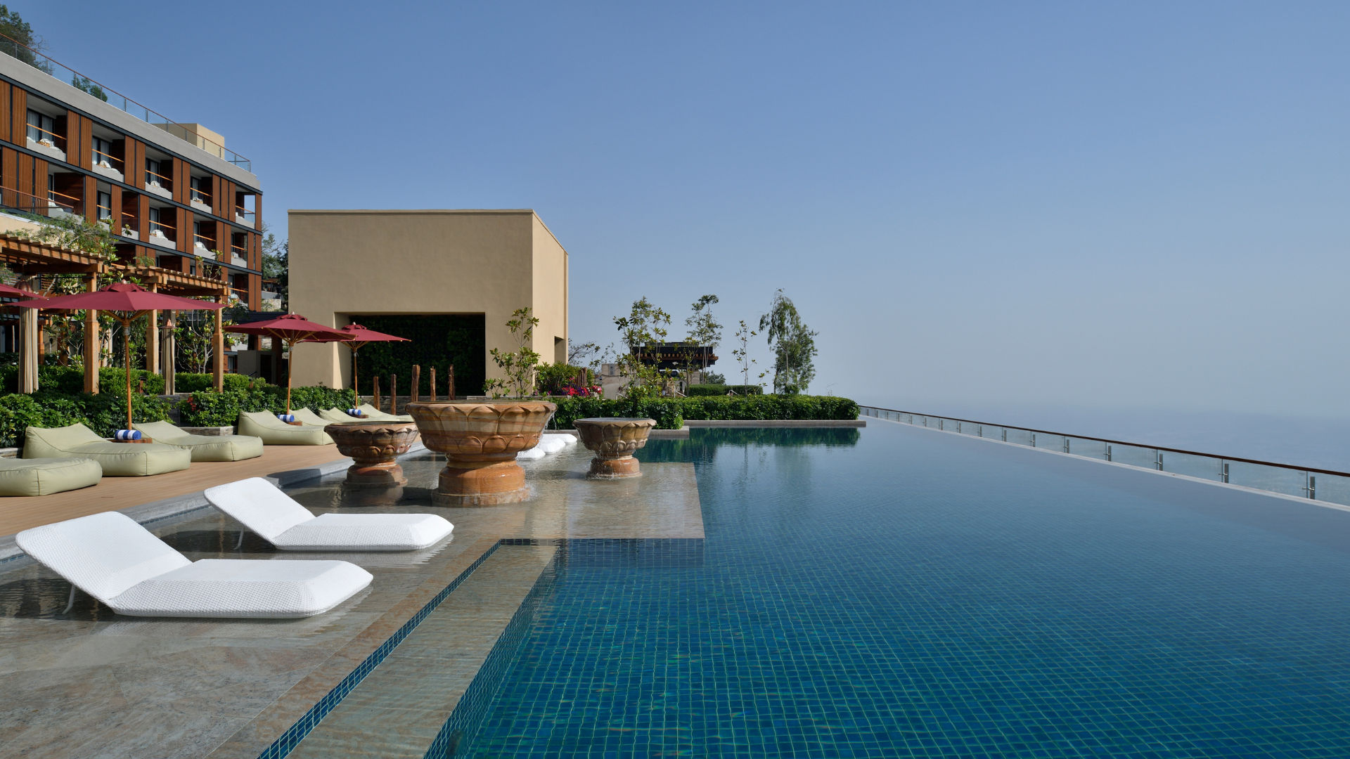 The infinity pool that overlooks the valley below