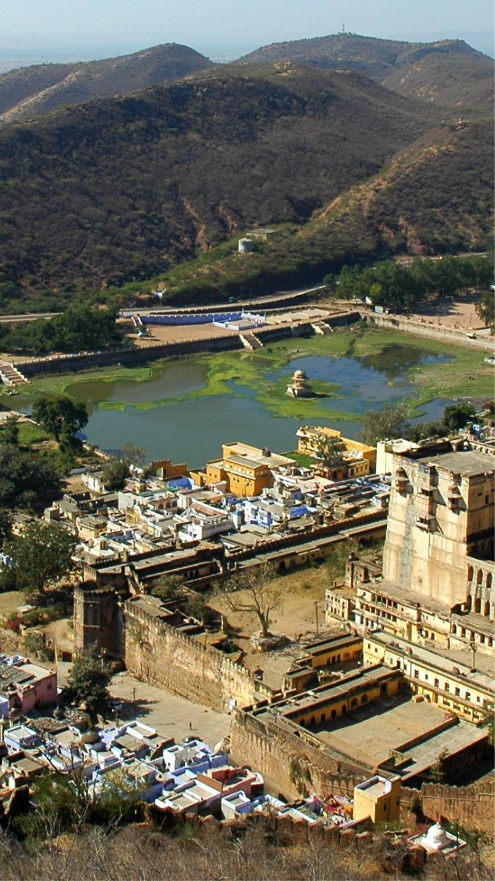 https://images.travelandleisureasia.com/wp-content/uploads/sites/2/2025/08/12175940/Bundi-Rajasthan.jpg