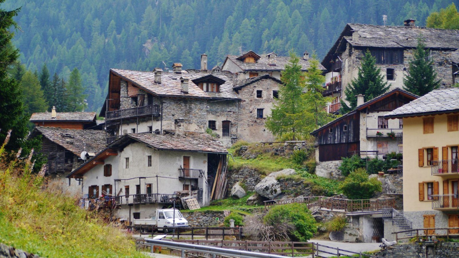 Villages In The Italian Alps Are Launching A New Residency Program: Do You Qualify?