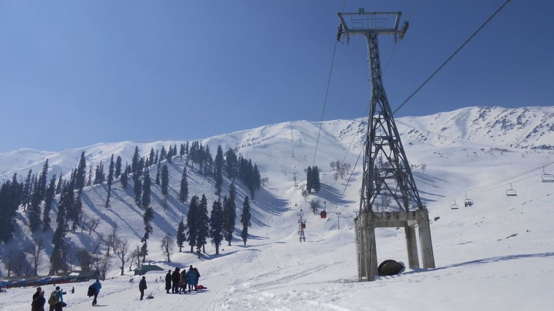 Kashmir Snowfall: Mesmerising Images Of The White-covered Valley