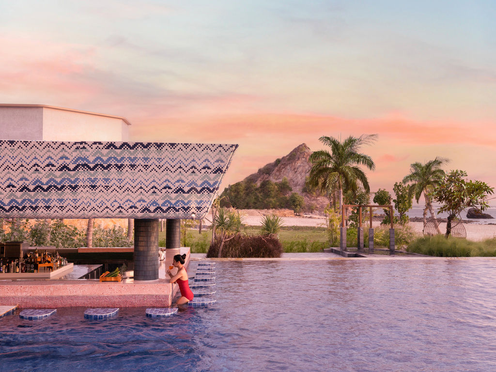 Lalo, Swim-up Bar at Pullman Lombok