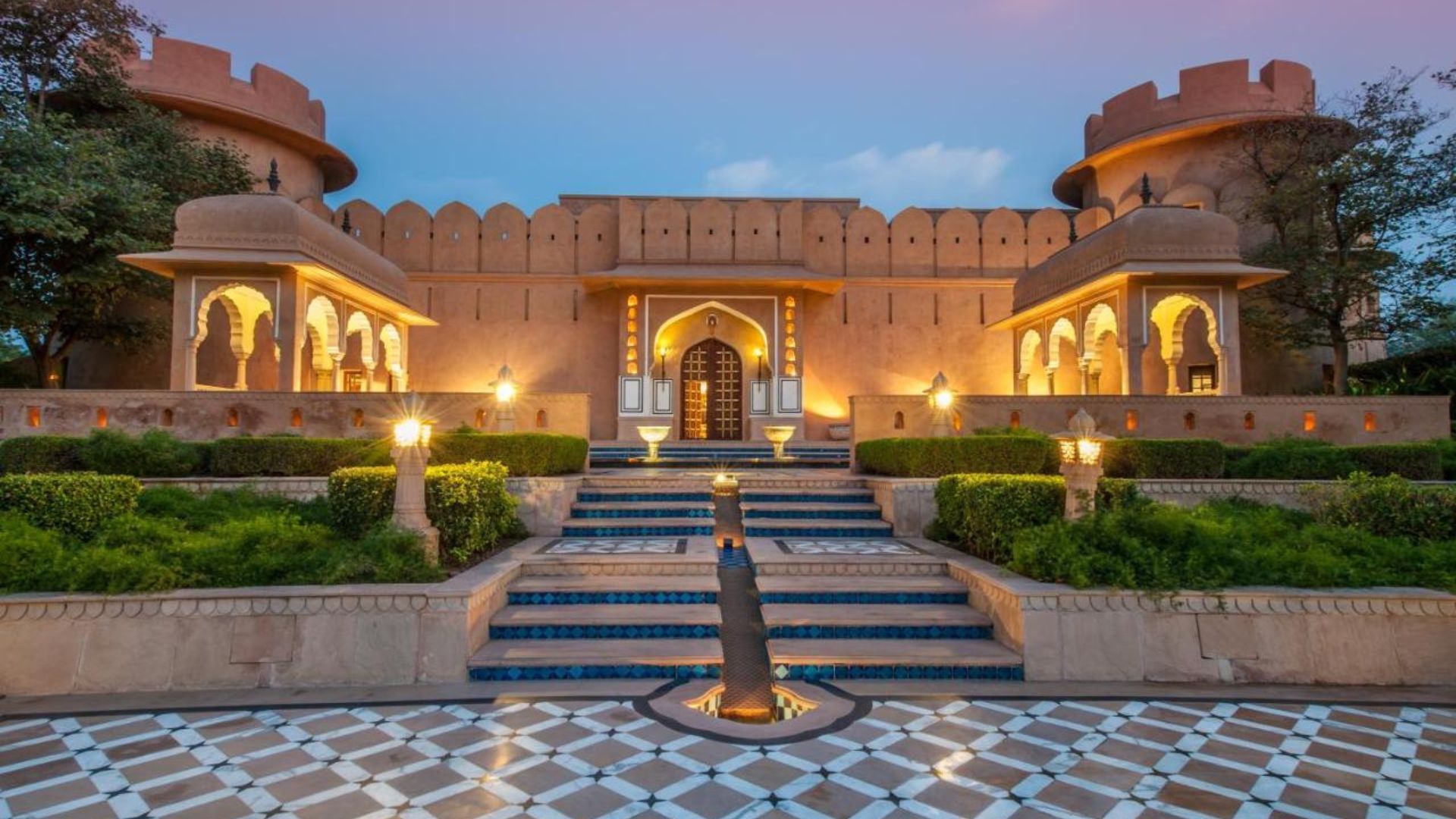 hotels in jaipur near tourist places