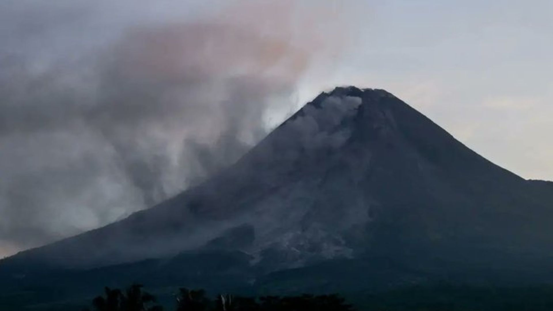 Mount Merapi Eruption Halts Tourism