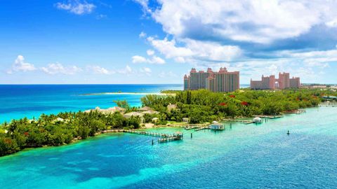 The Best Times To Visit The Bahamas For Fewer Crowds, Lower Prices, And More