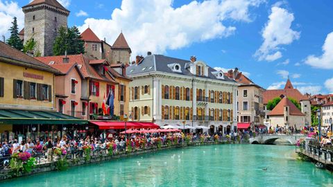 This French Town Is Known As The ‘Venice Of The Alps’ With Canals, Gourmet Restaurants, And A Medieval Château