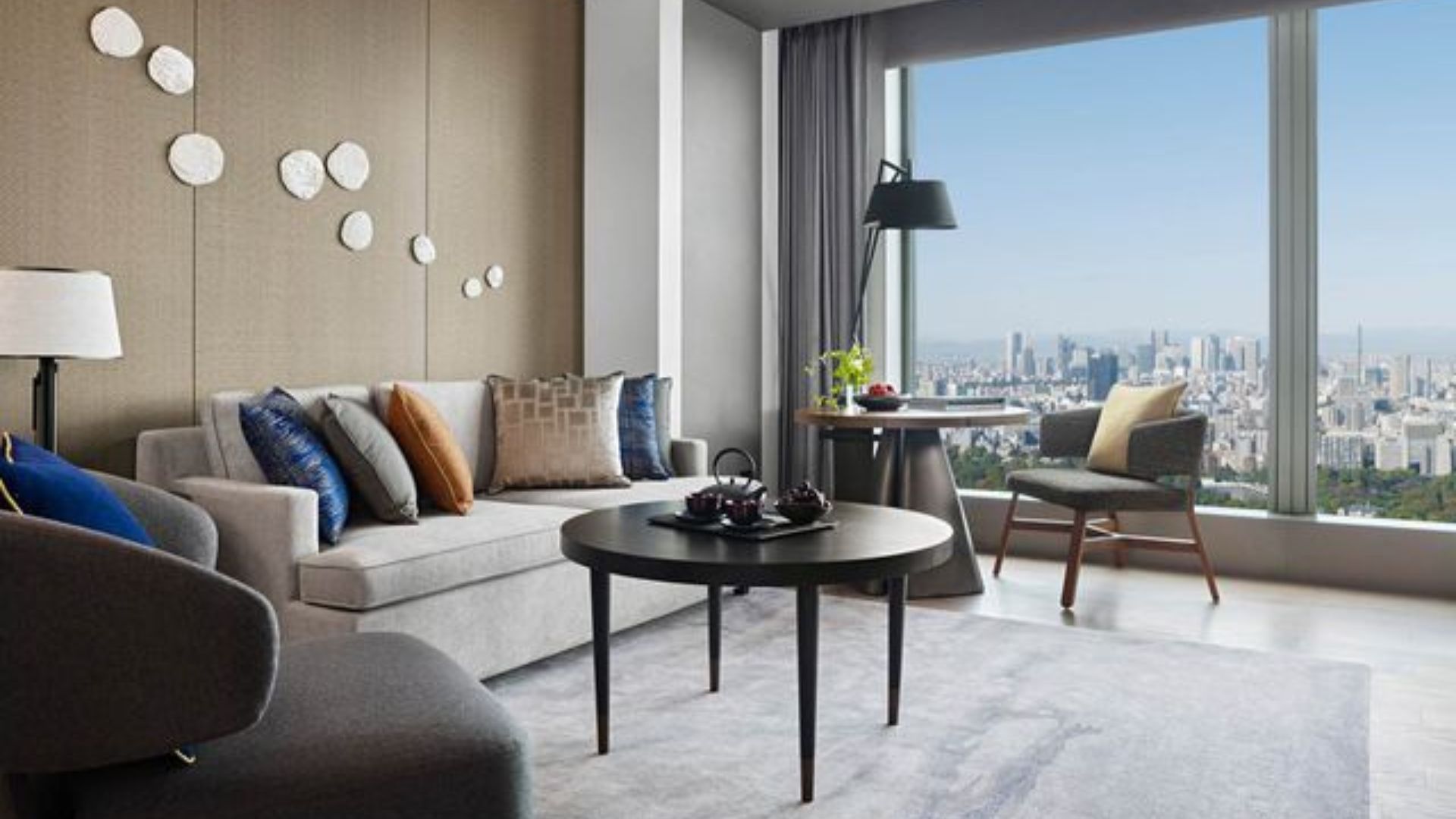 Photo inspiration: This Luxury Hotel In Tokyo Feels Like A Sky High Photo Inspiration
