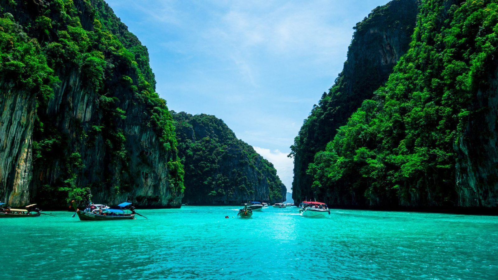 List of 7 Water Sports Worth Enjoying in Phuket