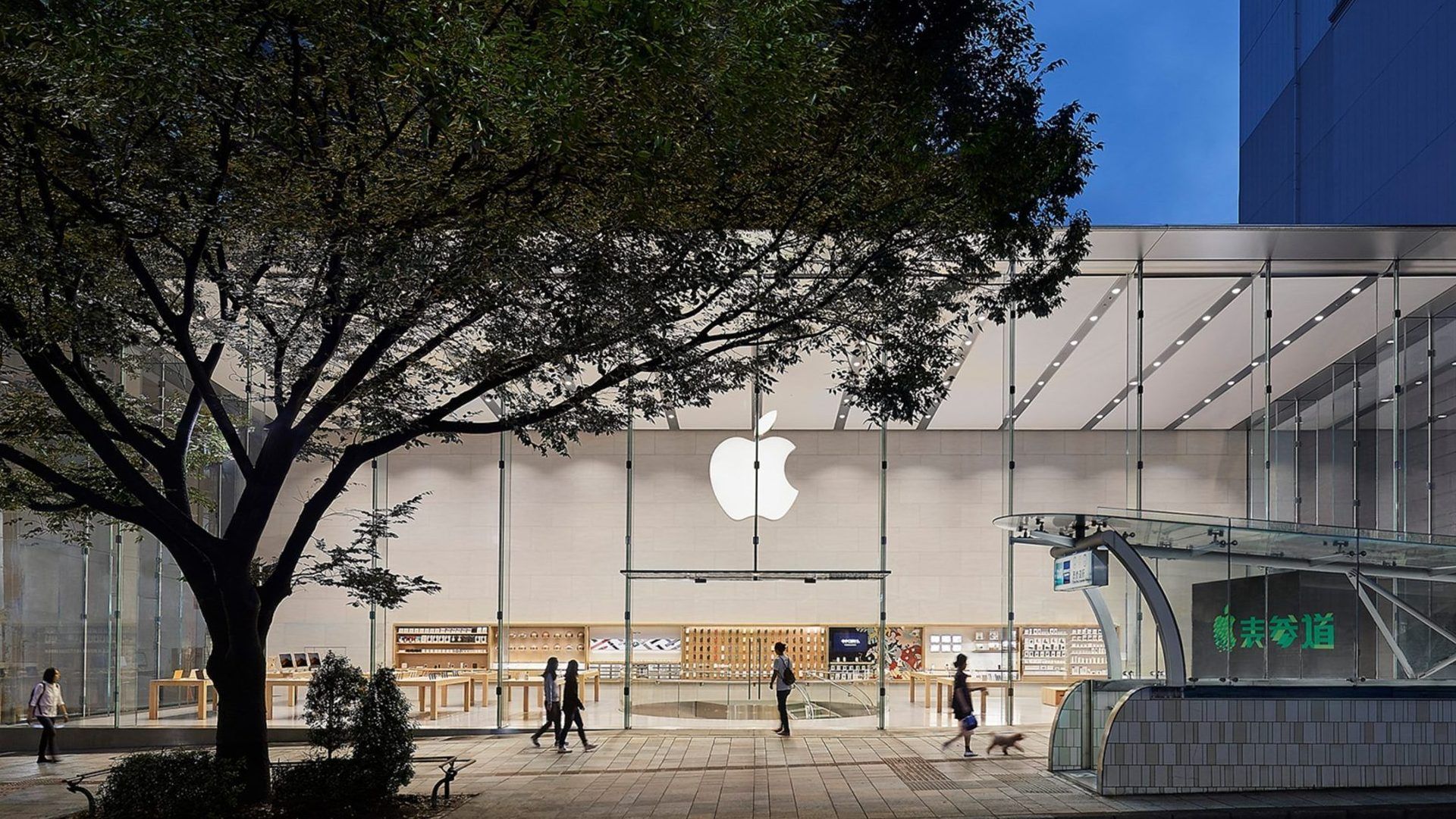 In Singapore the first floating Apple Store: A transparent glass dome