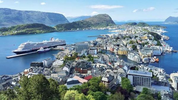 This Cruise Will Cross The Arctic Circle In An Epic 28-Day, 15-Port Voyage — When To Book