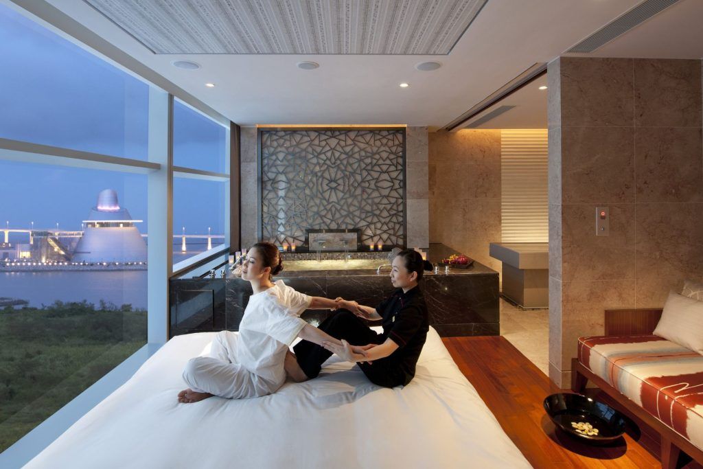 The Spa at Oriental Suite
