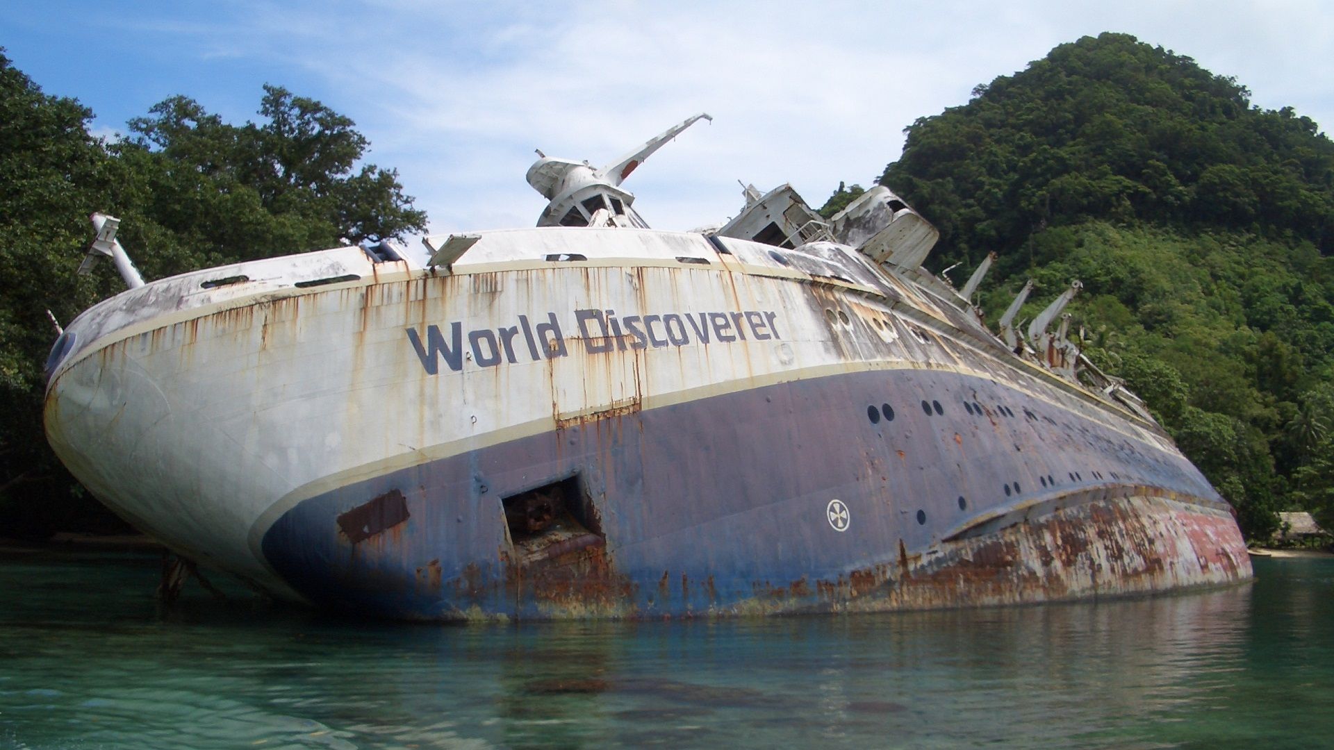 Half-sunken vessel 