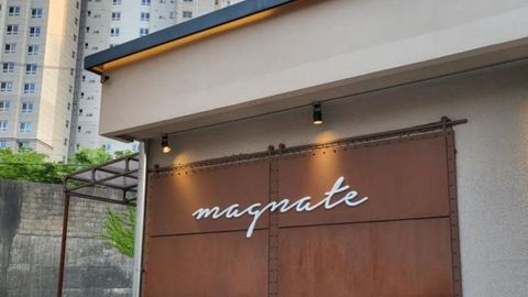 A Look At Busan's Bustling Magnate Cafe That's Owned By BTS Jimin's Dad
