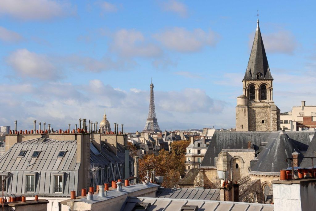 Paris 2024 : bleu, mauve, vert… L'Hôtel de Ville de Paris adopte le look  olympique - Le Parisien