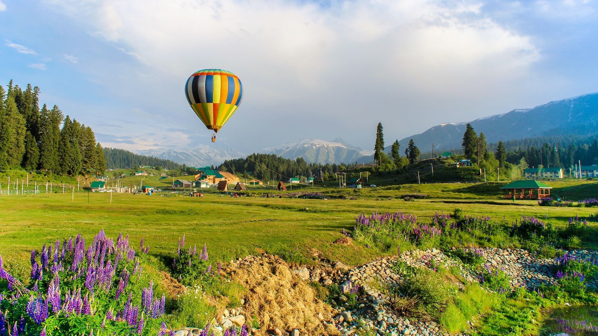 Best Time To Visit Gulmarg Kashmir Weather, Temperature & Seasons 2024