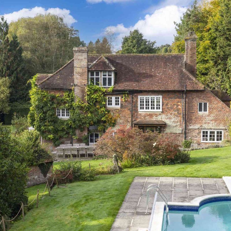 This Farmhouse In The English Countryside Was The Inspiration For Winnie-The-Pooh