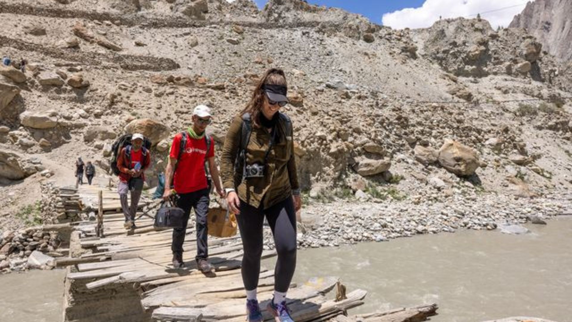 Group of hikers in Nanhma Valley