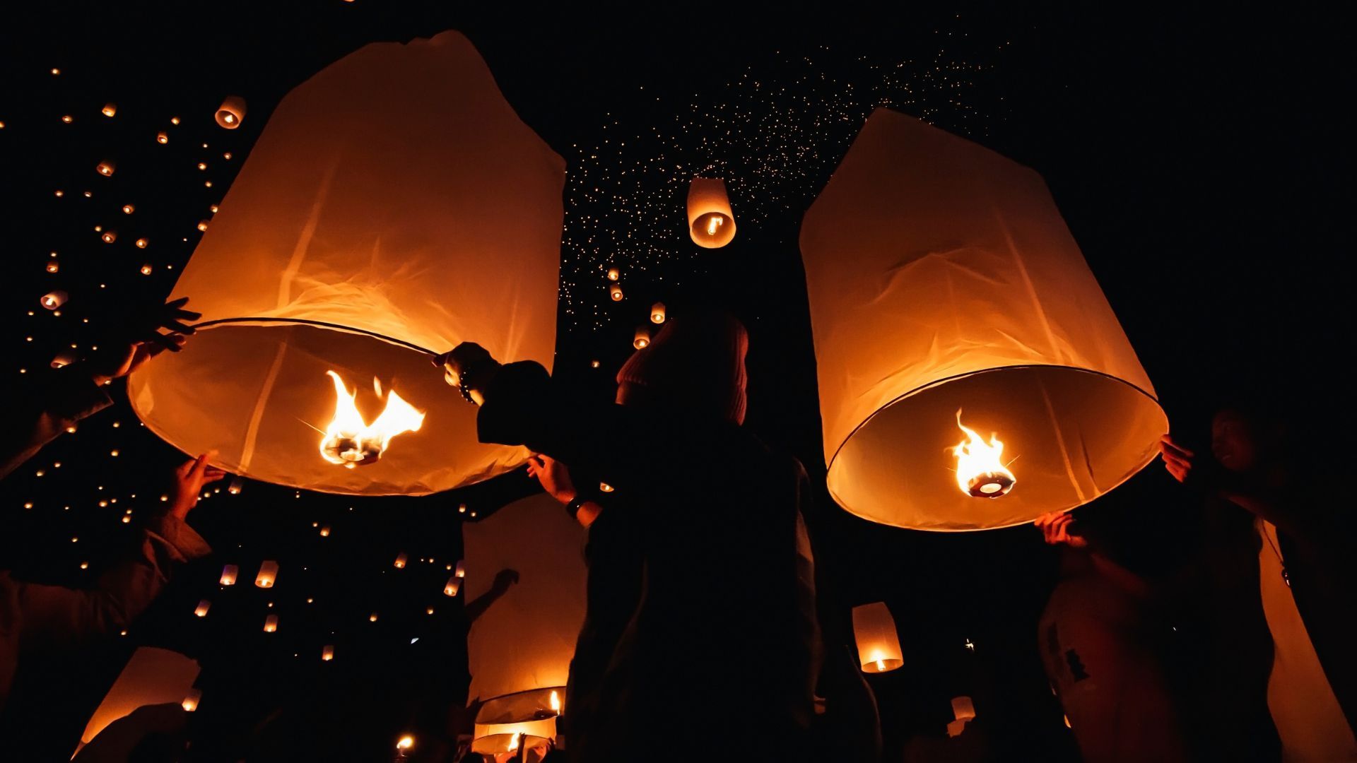 Yi Peng Lantern Festival Guide To Thailand's Magical 'Floating Lantern