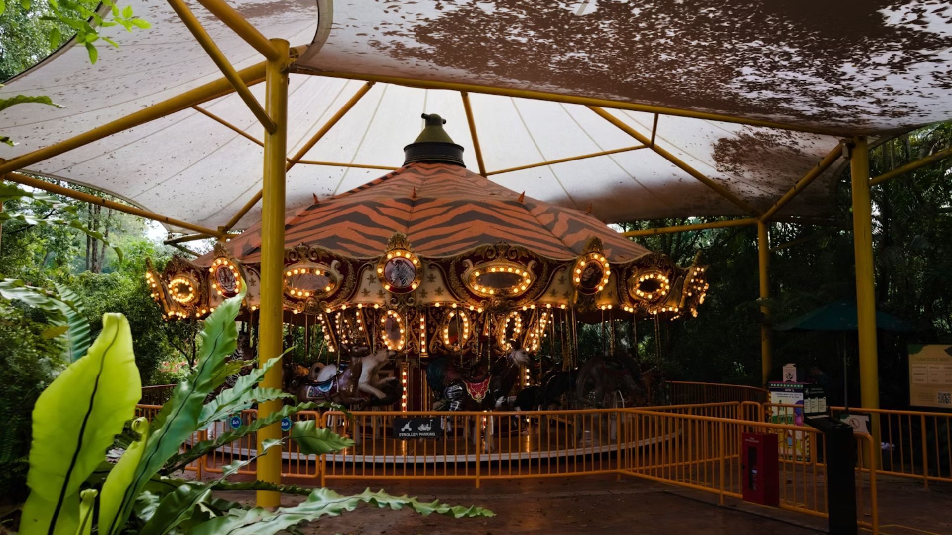 Jungle Adventure: Exploring Singapore Zoo - Dining and Shopping Options