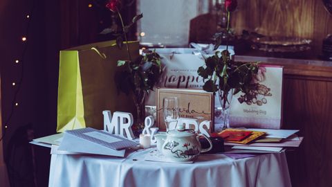 Wedding Gift Ideas For That Jetsetter Couple Who Loves To Travel The World