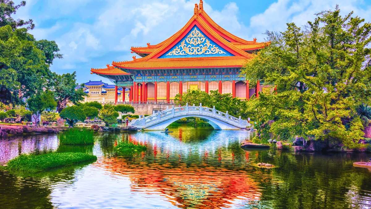 マジバン in Taipei Things To Do In Taipei: Neon Nights, Mountain Hikes, Street Bites