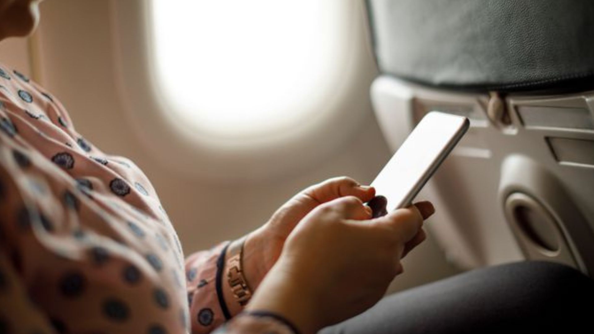 Using Airplanes What Happens If You Don’t Your Phone On Airplane Mode During A Flight?