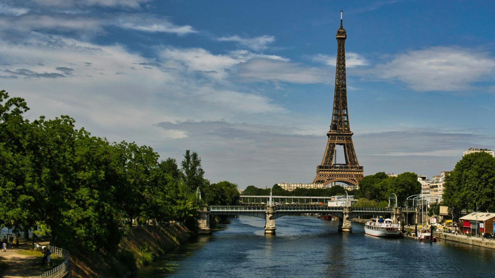 France Relaxes EU Blue Card Rules For Experienced Professionals