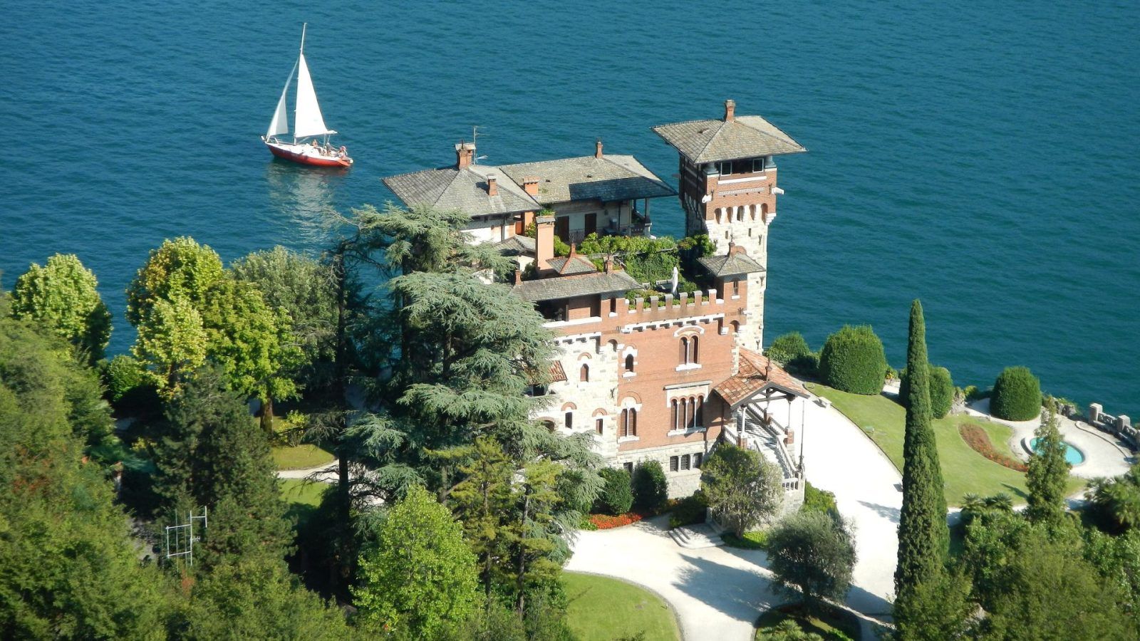 Live Like 007 At This Apartment Featured In 'Casino Royale' Up For Sale Near Lake Como