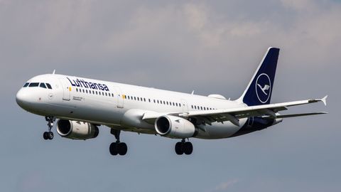 Experience Enhanced Comfort On Your Short-Haul Lufthansa Flights!