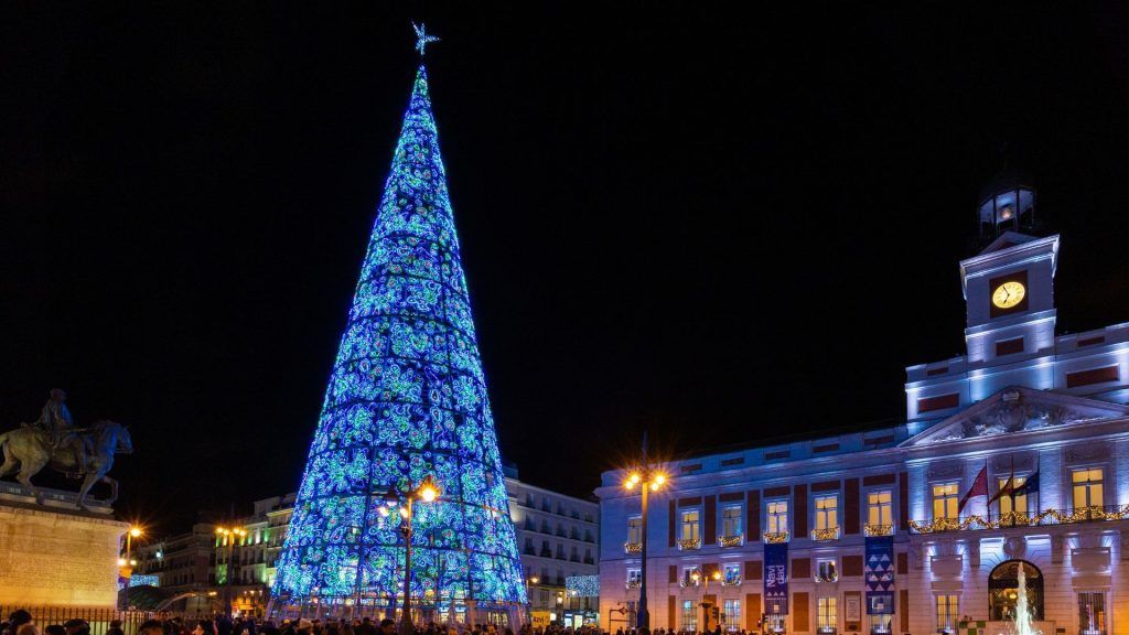 7 Most Stunning & Beautiful Christmas Tree In The World 2023 (Check Photos)