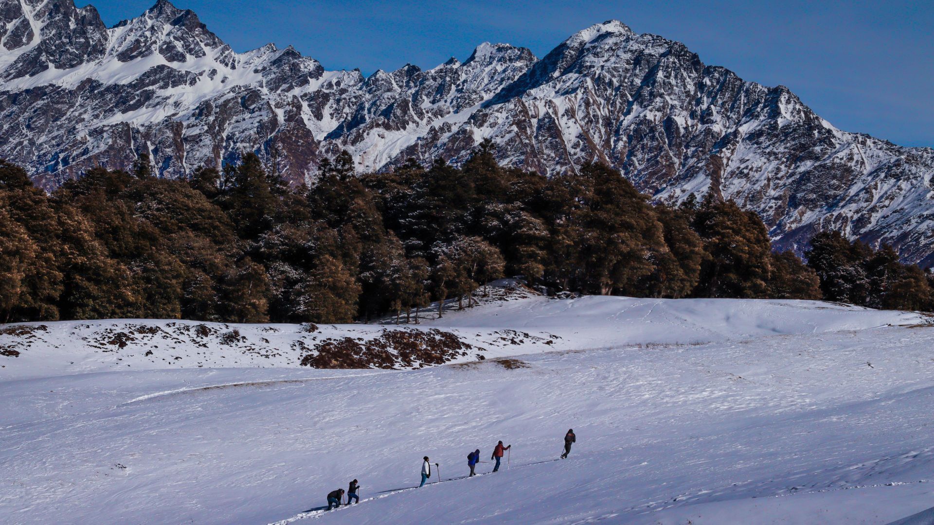 Experience Snowfall Magic At These Hill Stations In India