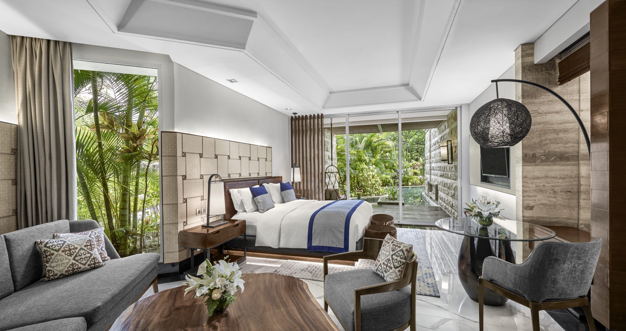 Luxury Exotic Condos With Private Pool Access photo