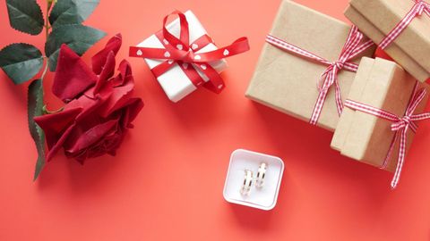 Shop For Travel-Inspired Valentine's Day Gifts, Perfect For Your Globetrotting Partner