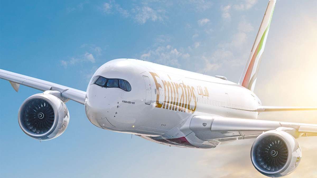 アーセナル　飛行機　Emirates Boeing Airbus A380 & The Jumbo Jet: Emirates Adds 2 Boeing 747-400