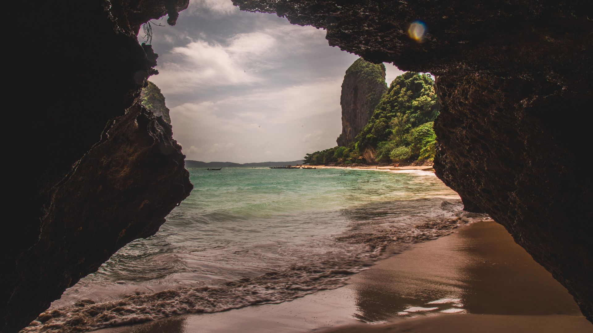 Railay Beach - Wikipedia