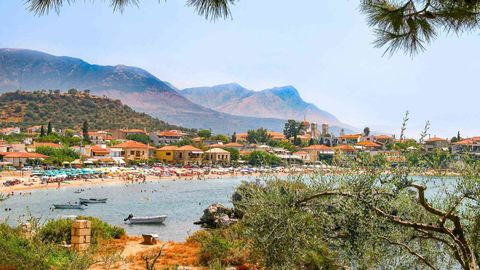 This Less-Visited Region In Southern Greece Has Stunning Beaches &amp; Almost No Crowds