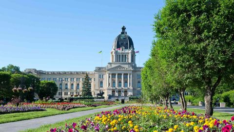 10 Pocket Friendly Places To Retire In Canada
