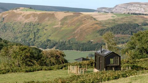 Tech-Free Trips Are On The Rise — From No Wi-Fi Hotels To No Phone Multiday Retreats