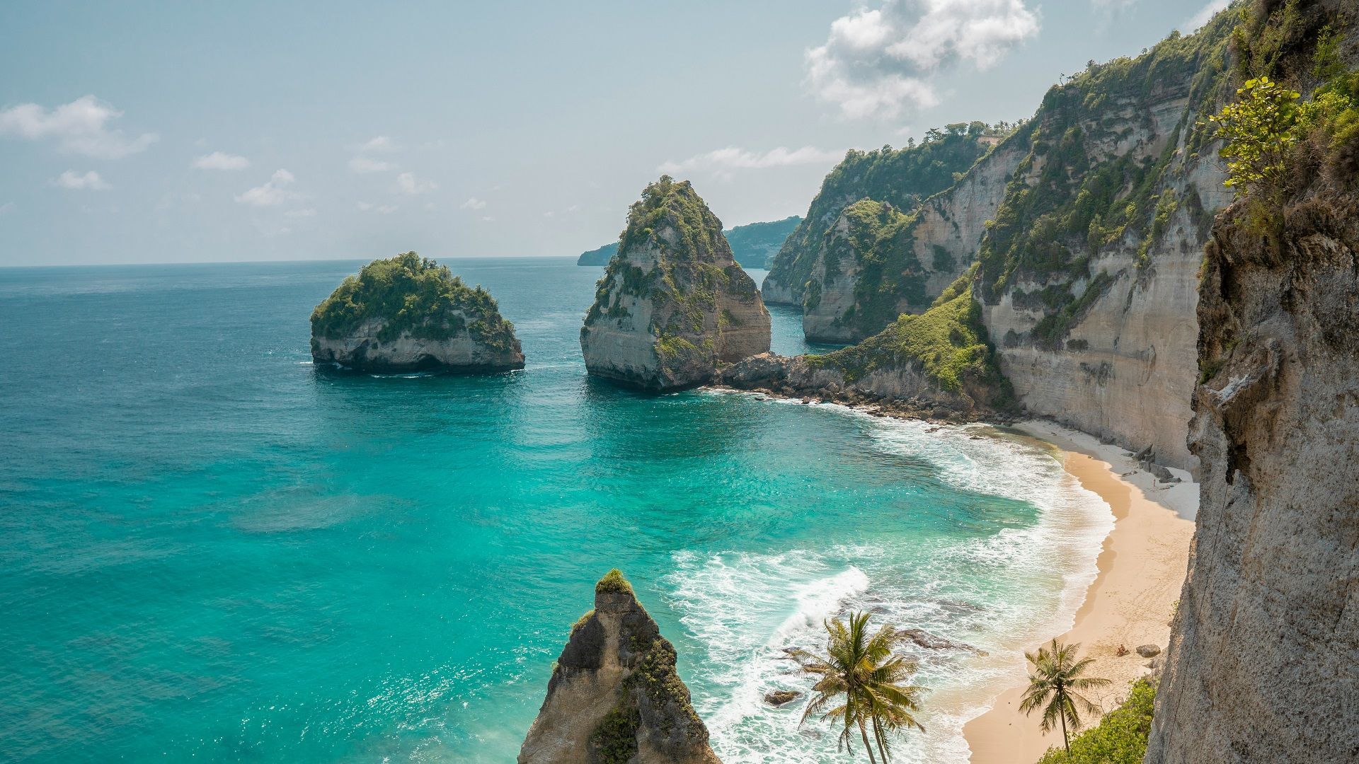 Travel Guide: Exploring the Enchanting Paradises of Bali and Thailand