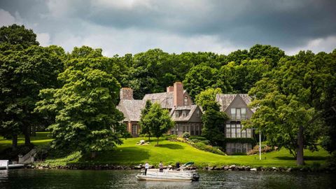 This Charming Lake Town Is Known As The 'Newport Of The Midwest' — How To Visit