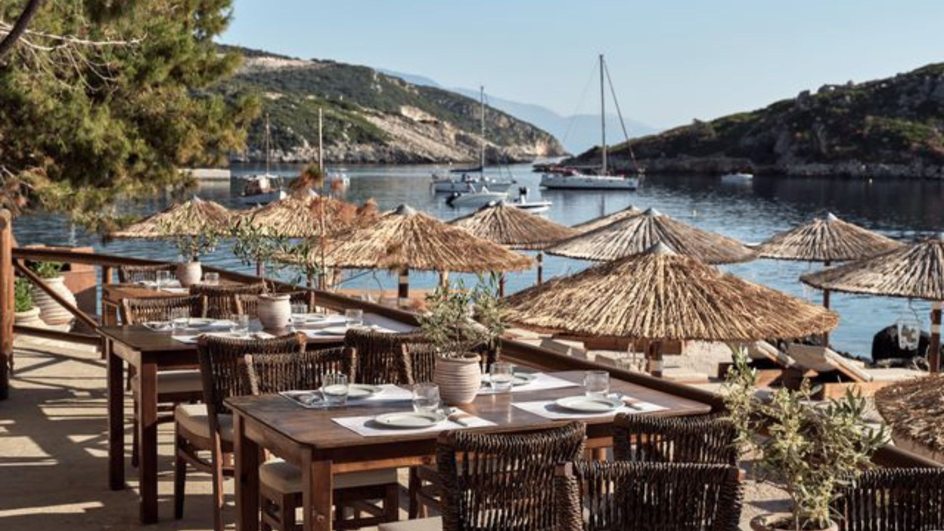 Table by the sea of Nobelos