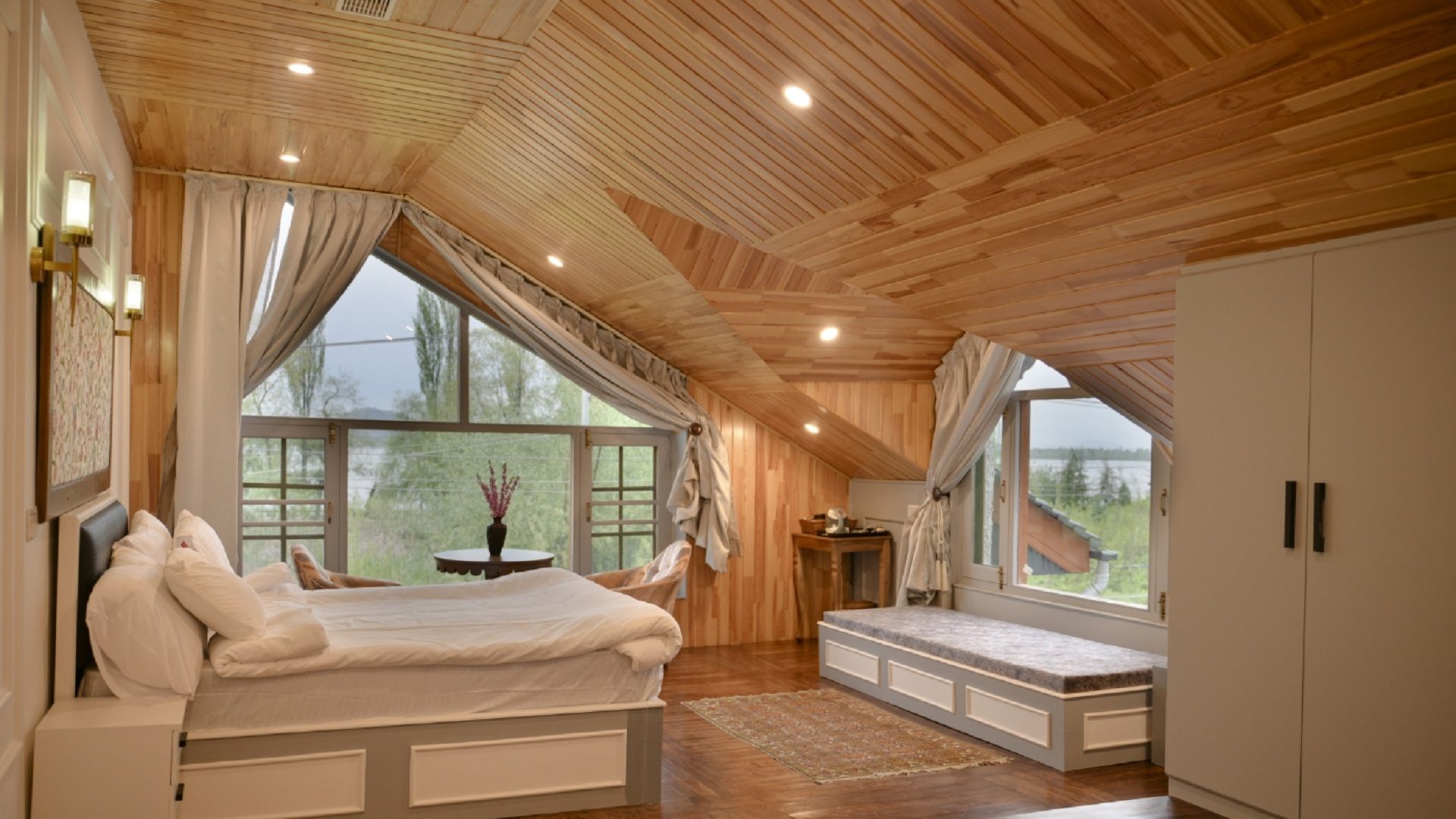 Homestays In Srinagar, Kashmir: Stunning Staycations & Holiday Homes 2024
