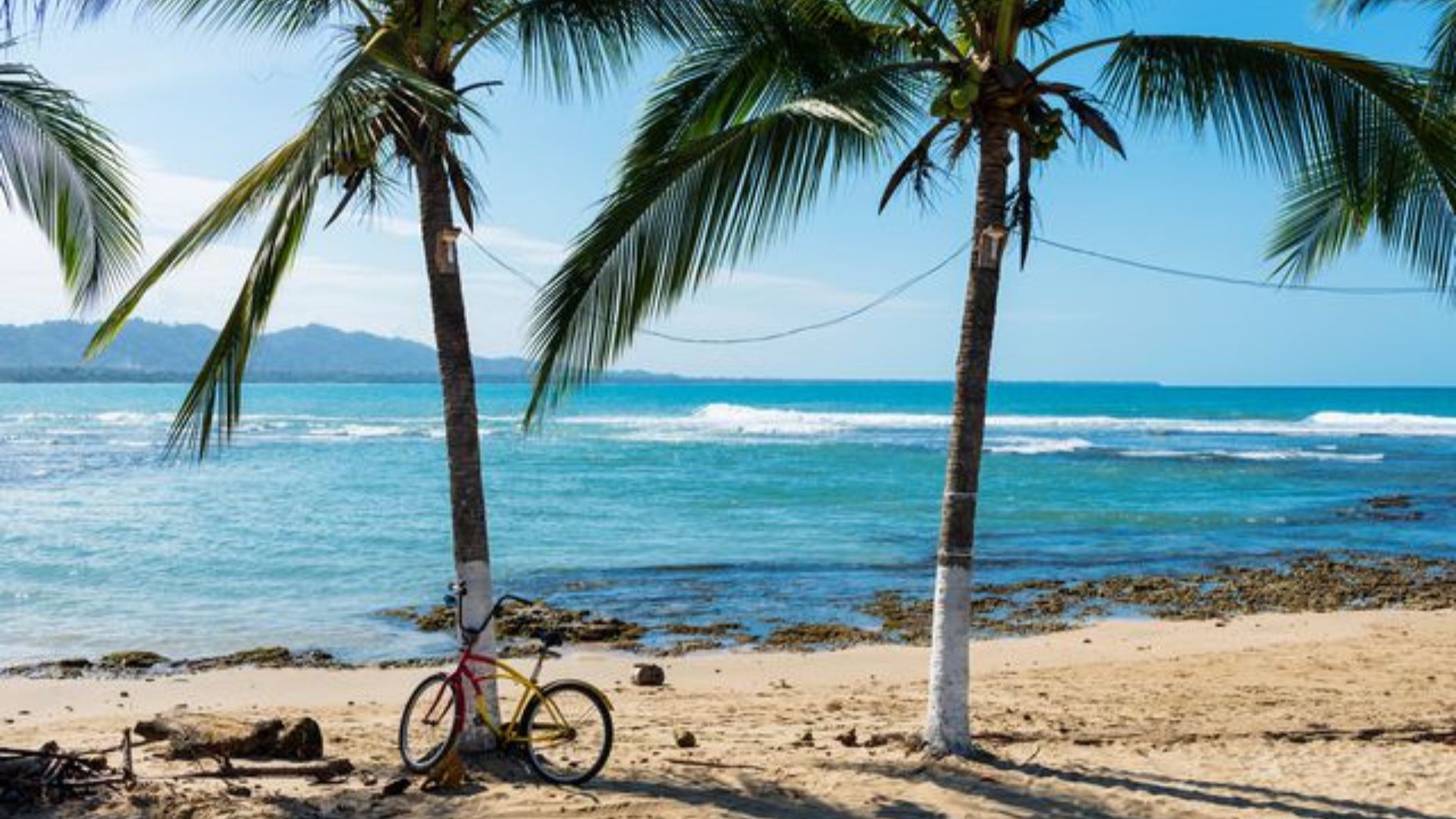 beach towns in costa rica