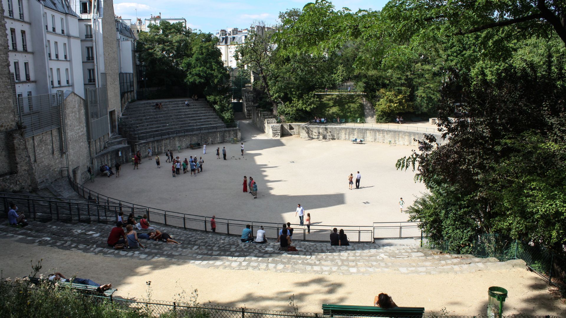 unique experiences in paris