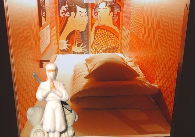 Ninja & Geisha in Osaka (capsule hotel)
