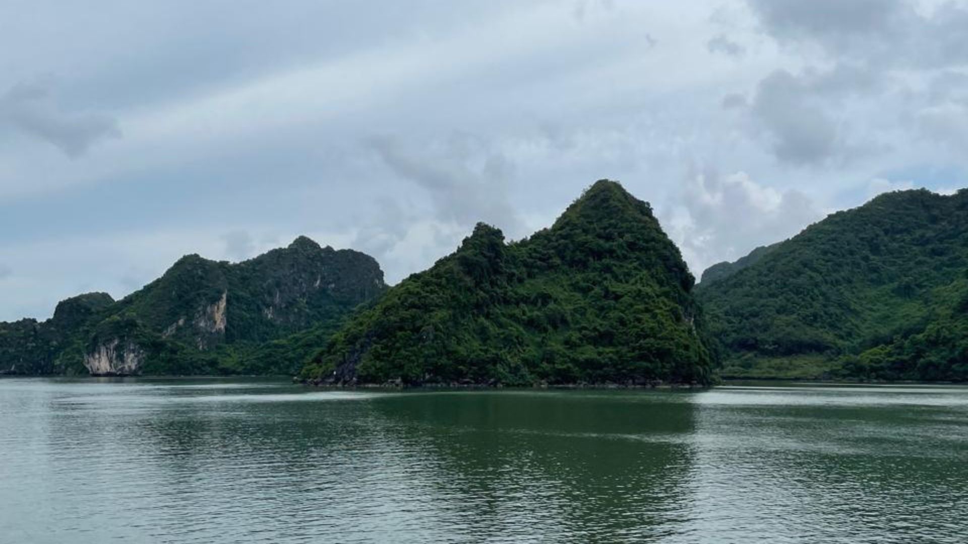 Ha Long Bay cruise