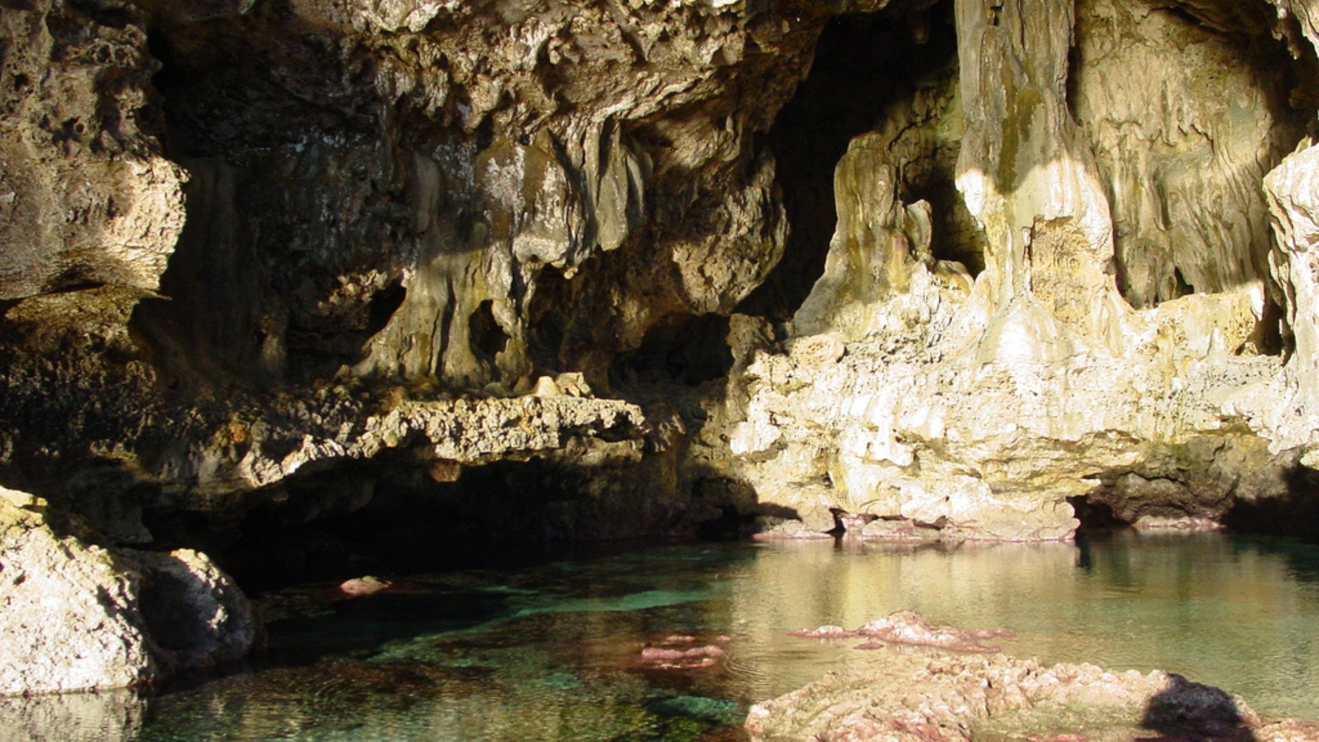 Avaiki Cave