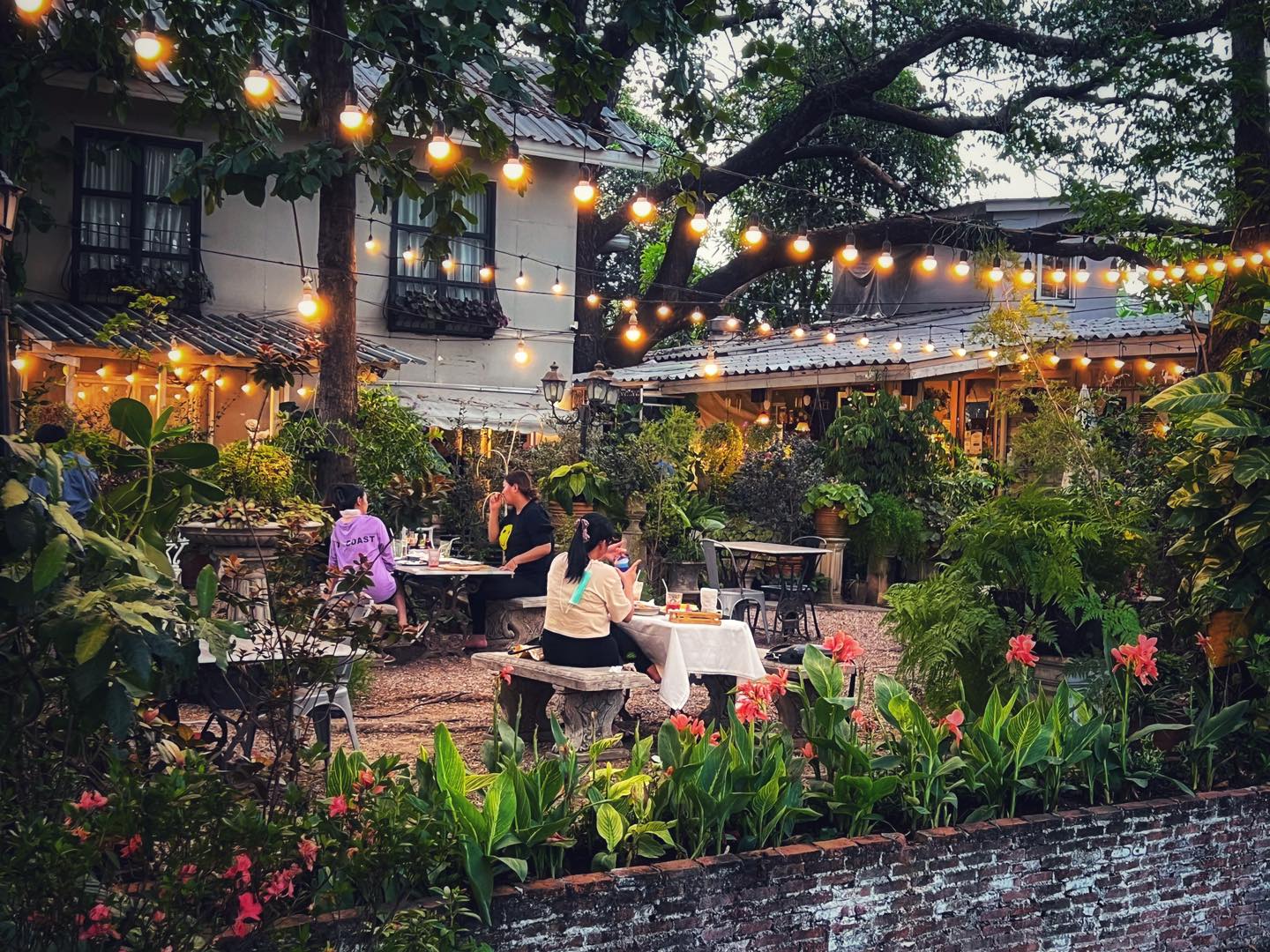 outdoor cafes bangkok